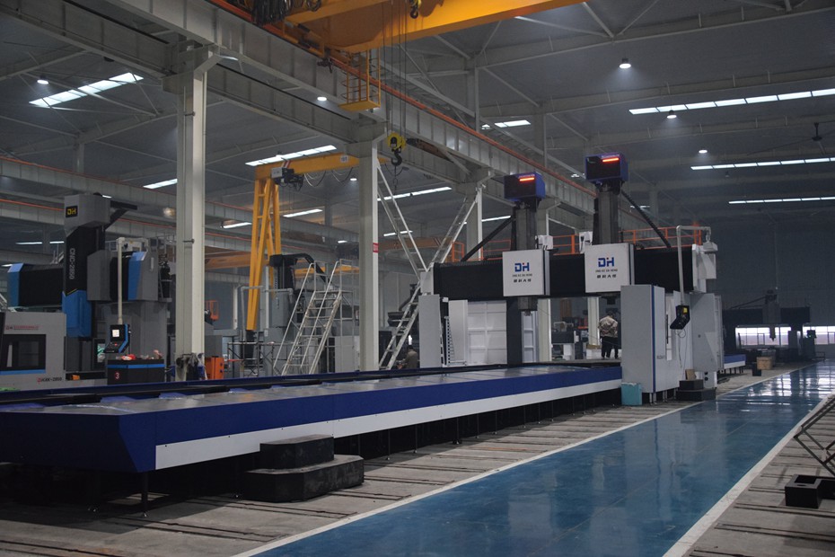 數(shù)控龍門加工中心和數(shù)控龍門銑床有什么區(qū)別.jpg 數(shù)控龍門加工中心和數(shù)控龍門銑床有什么區(qū)別.jpg